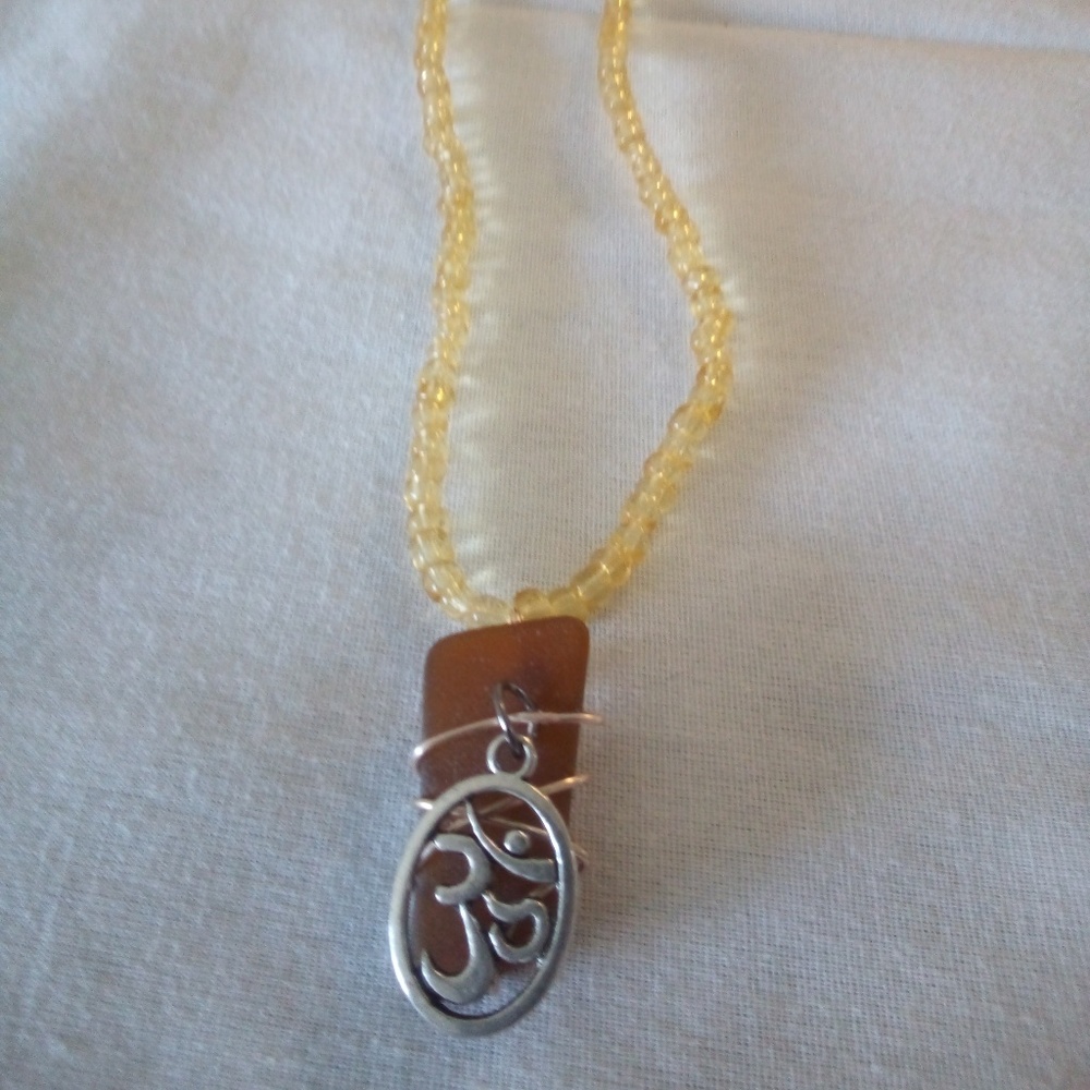 Handcrafted Seed Bead Necklace "Ohm"